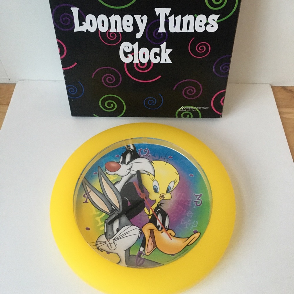 Vintage Looney Tunes Clock NIB Warner Bros Tweedy Bird Bugs Bunny Daffy Duck
